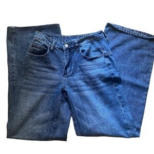 Dark Wash Low Waisted Baggy Jeans